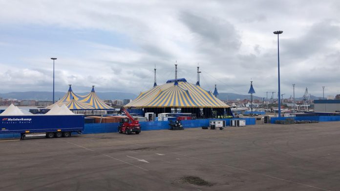 El Circo del Sol ya ha levantado su carpa amarilla y azul en Gijón