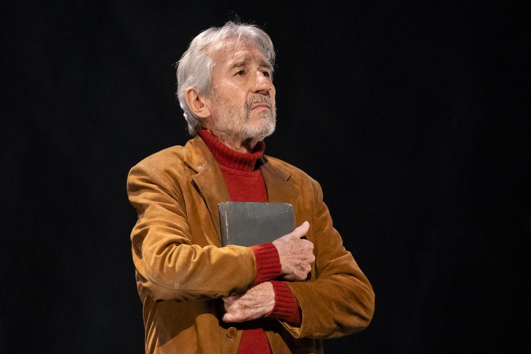 José Sacristán torna a Avilés con 'Señora de rojo sobre fondo gris'